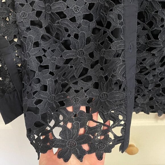 Banana Republic Women's NWT Blue Floral Eyelet Cut Out Button Up Blouse Small - Picture 6 of 9